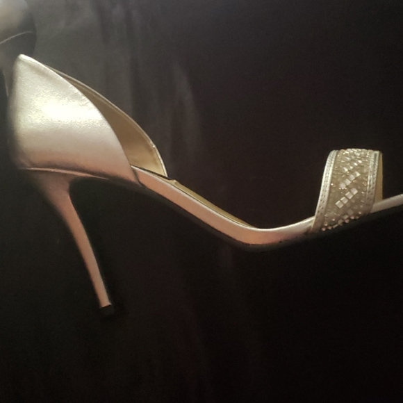 Pumps - Picture 5 of 6